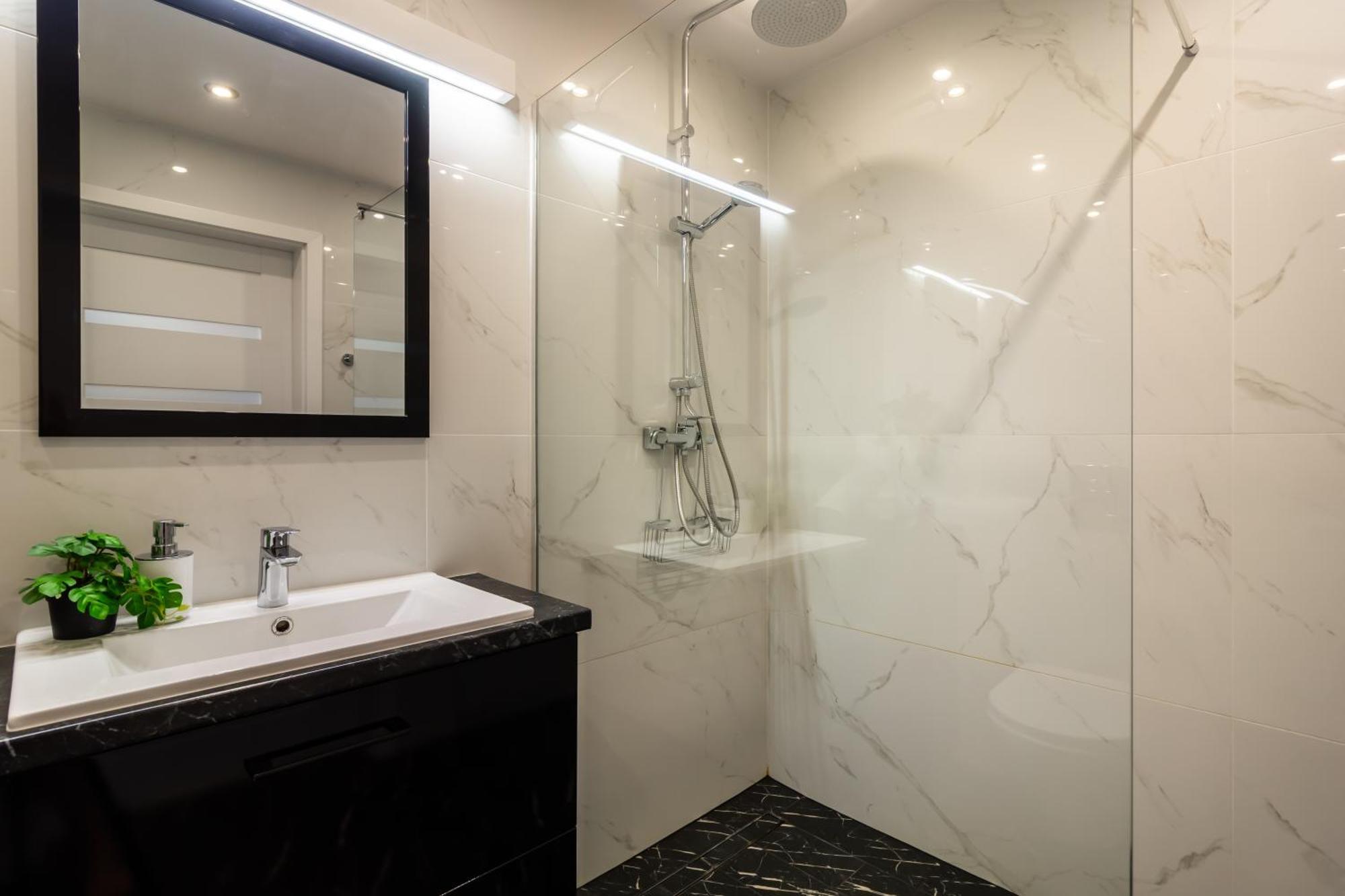 Apartament Near Sky Tower Wroclaw Bagian luar foto